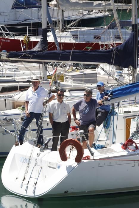 Tripulación del velero 'Mambo', que participará en la regata 'El Gaitero'