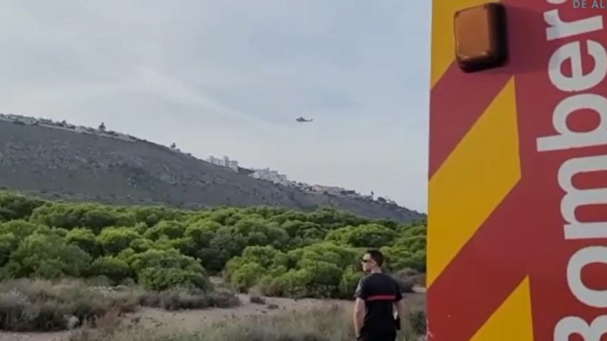 Rescatan a un parapentista atrapado junto al faro de Santa Pola