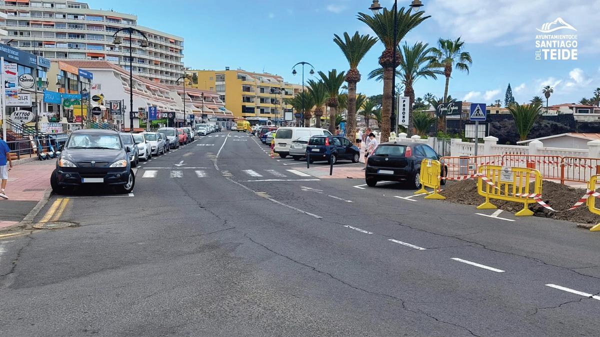 El ayuntamiento adjudica el proyecto de reposición de pavimento asfáltico y señalética del frente de Playa de La Arena