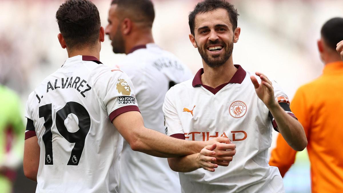 SOCCER-ENGLAND-WHU-MCI/REPORT Julián Álvarez y Bernardo Silva los participantes del segundo gol del City al West Ham.