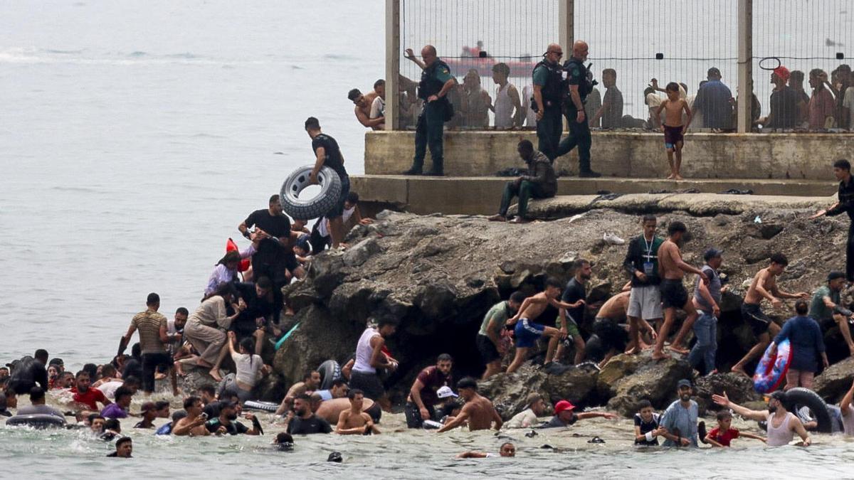 Si, como decía el Supremo, no había elementos de contención fronterizos en el mar, ¿cómo han muerto 78 personas en el agua?
