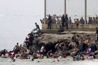 Si, como decía el Supremo, no había elementos de contención fronterizos en el mar, ¿cómo han muerto 78 personas en el agua?