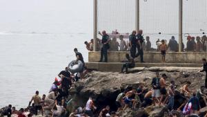 ¿Com es va gestar la crisi a Ceuta? Els experts analitzen els missatges i les notícies falses en les xarxes socials