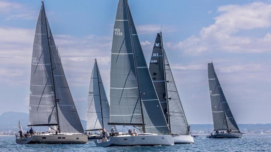 La Larga de la PalmaVela zarpa con buen viento hasta Dragonera