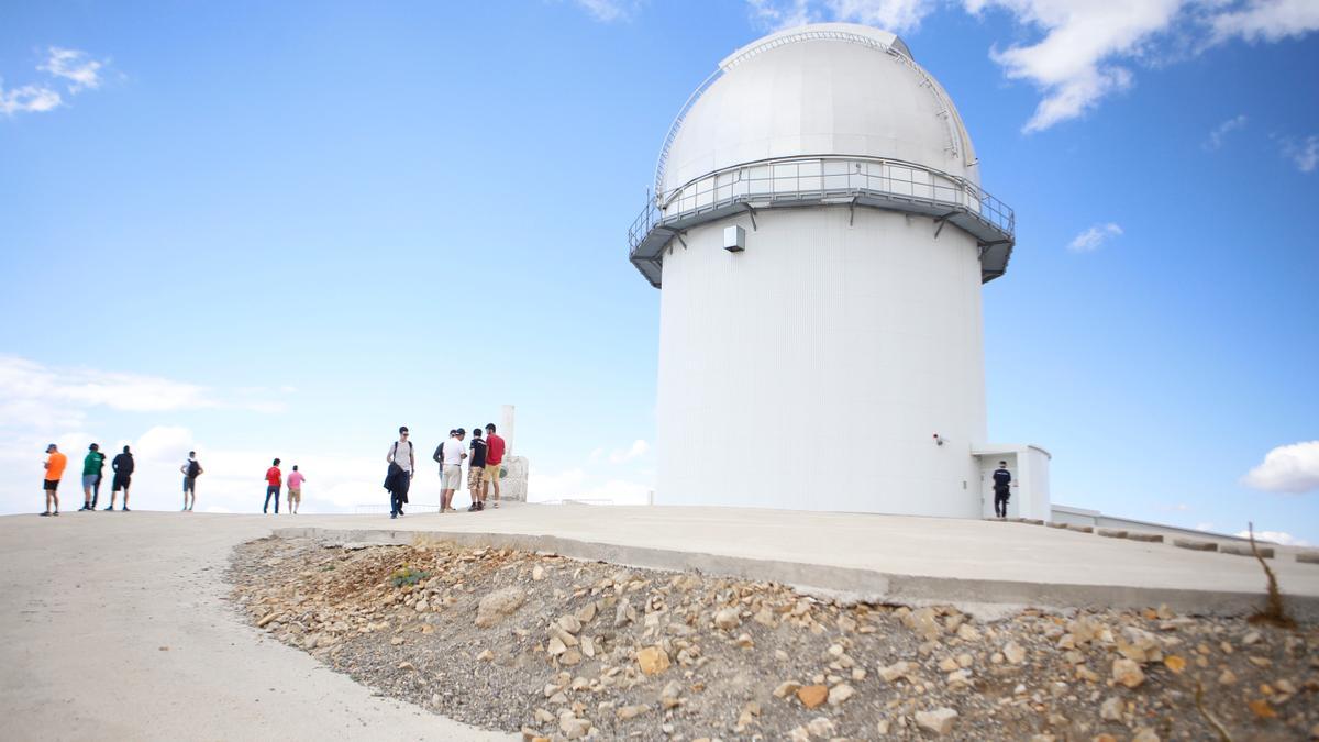 El Observatorio Astrofísico de Javalambre tiene un potente telescopio que captura imágenes del universo.