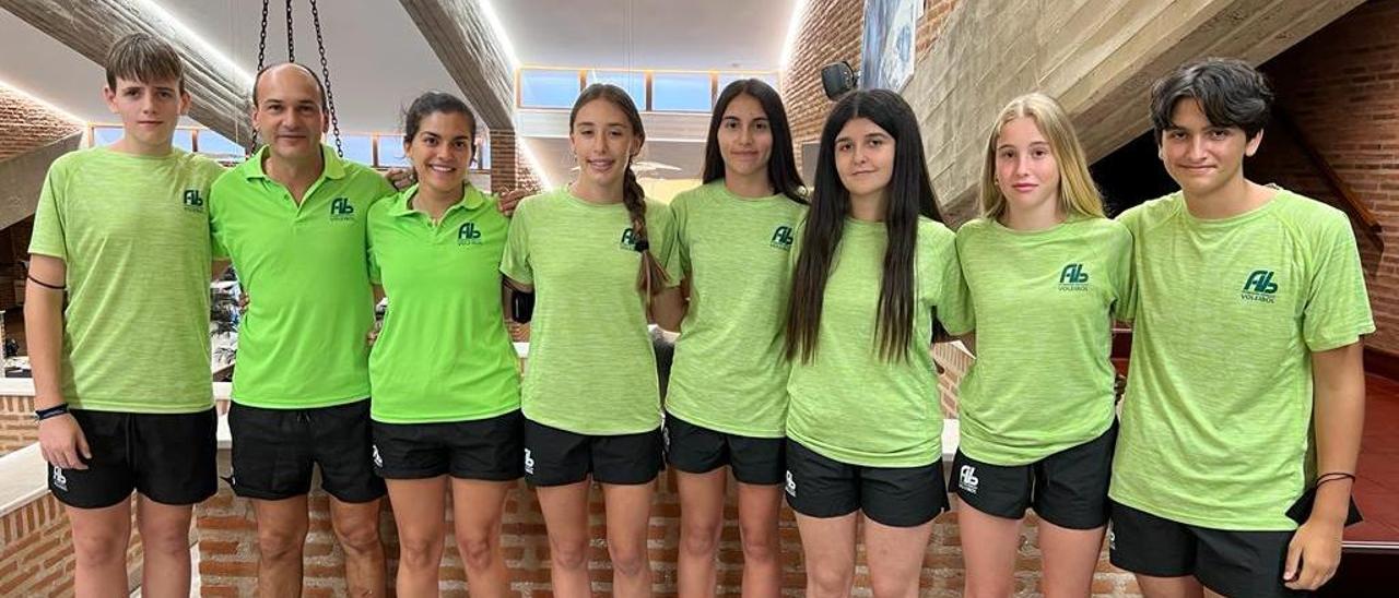 Cordobeses participantes con las selecciones andaluzas de voleibol.