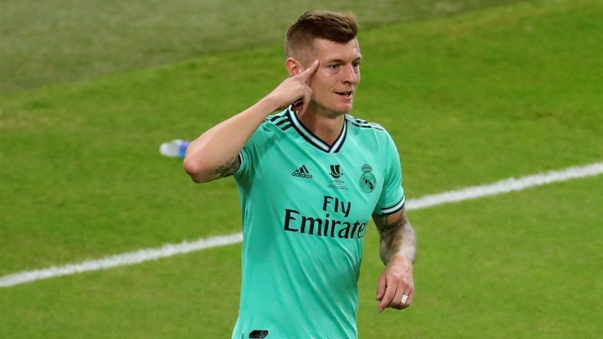 Toni Kroos celebra el primer gol ante el Valencia durante la primera semifinal de la Supercopa de España