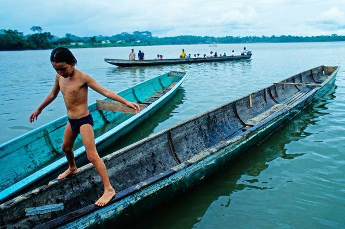 Canoas en el río Amazonas.