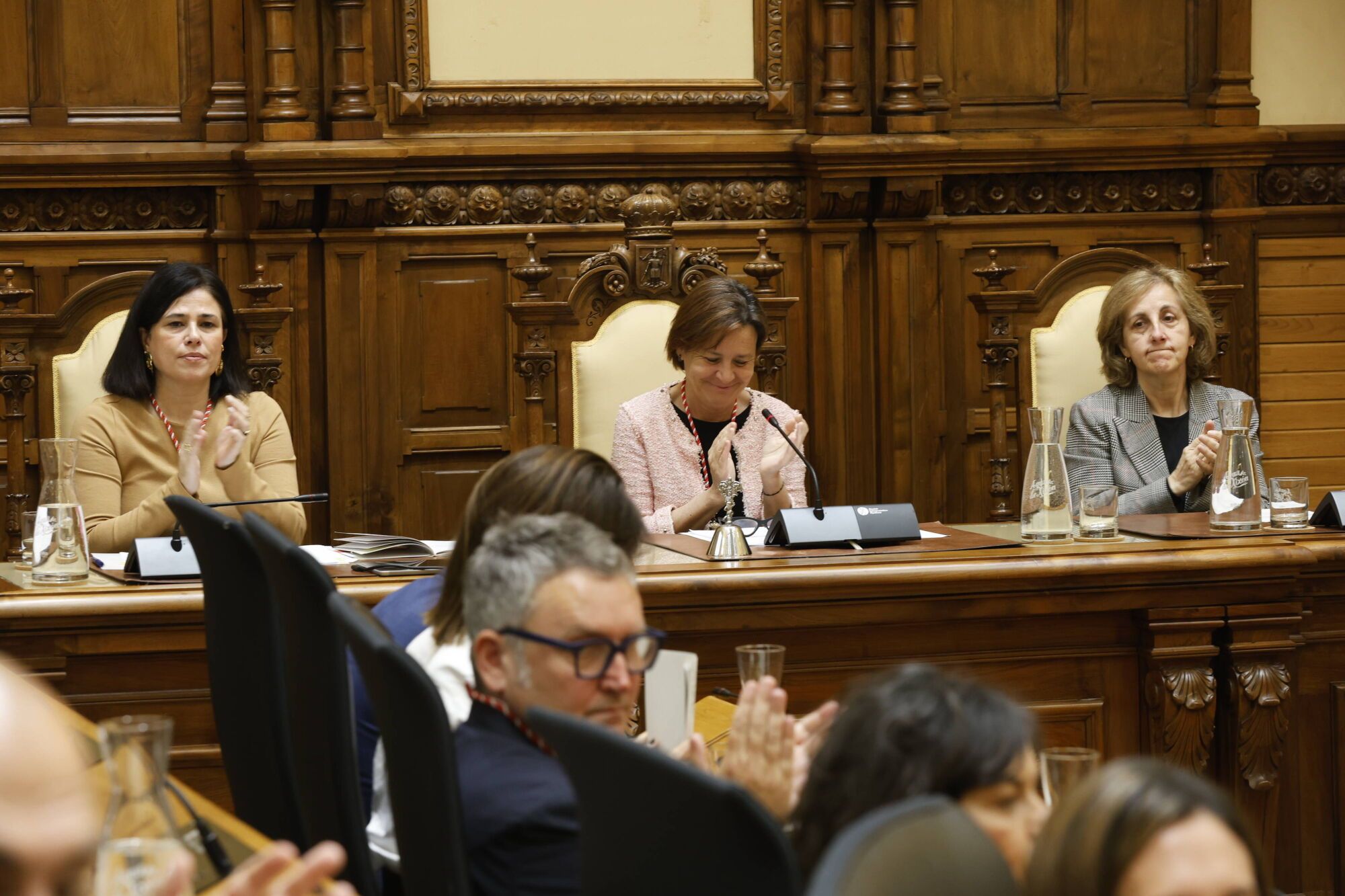 EN IMÁGENES: Gijón honra a sus vecinos ejemplares, ahora sí, tras la interrupción provocada por el apagón