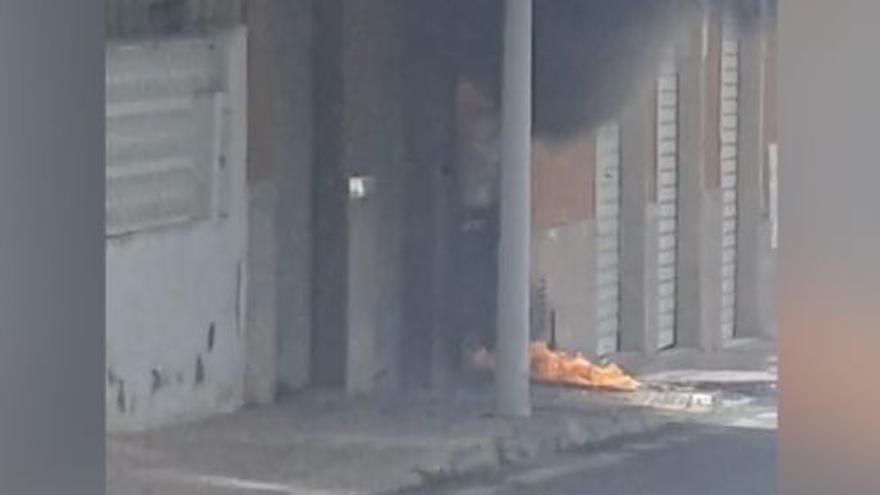 Un hombre sufre quemaduras tras una explosión mientras reparaba un coche en Orpesa