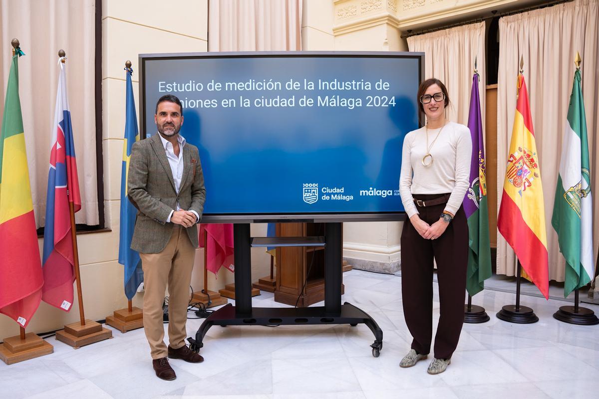 El concejal de Turismo, Jacobo Florido, y la directora del Málaga Convention Bureau, Carmen Arjona.