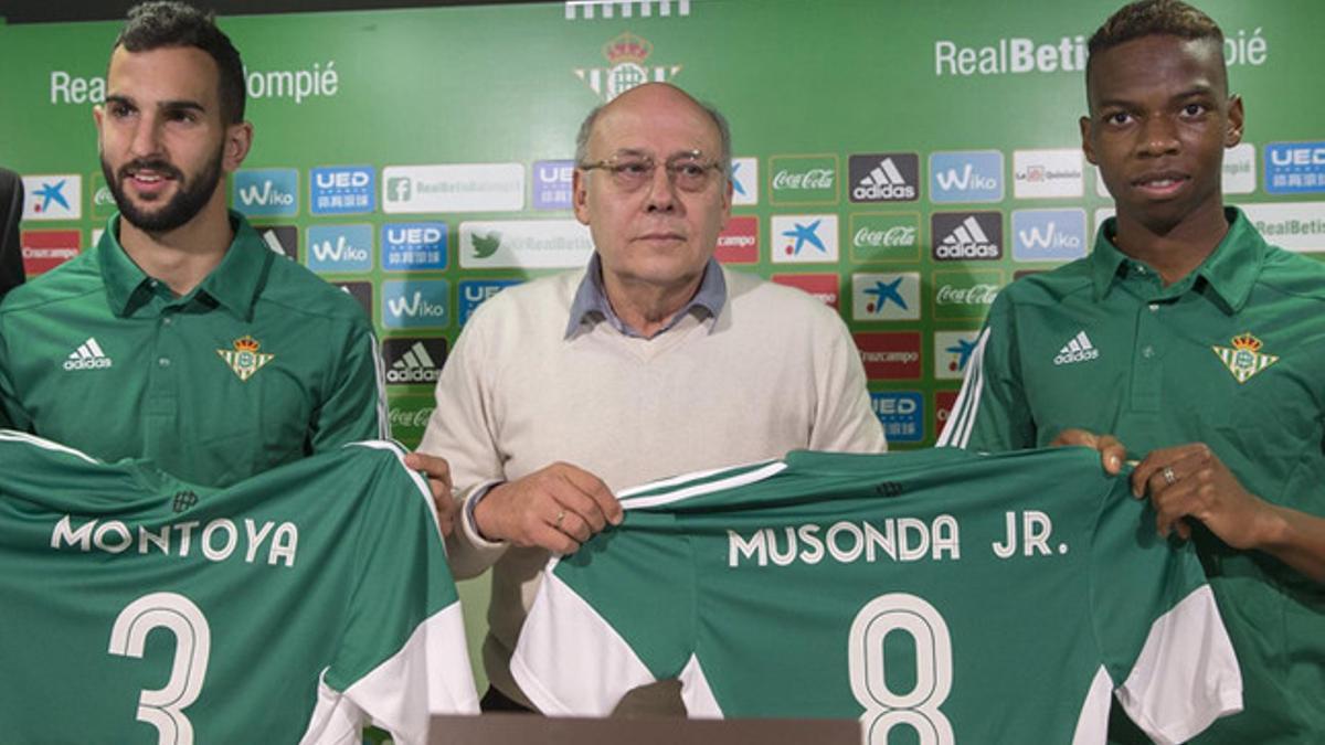 Martín Montoya y Charly Musonda, presentados como refuerzos de invierno para el Betis