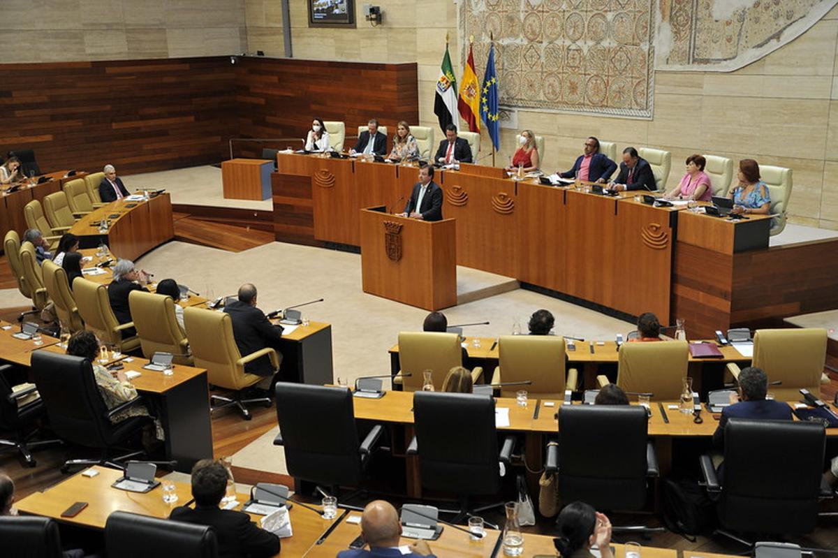 Imagen del hemiciclo durante la celebración del Debate del Estado de la Región, en la Asamblea de Extremadura.