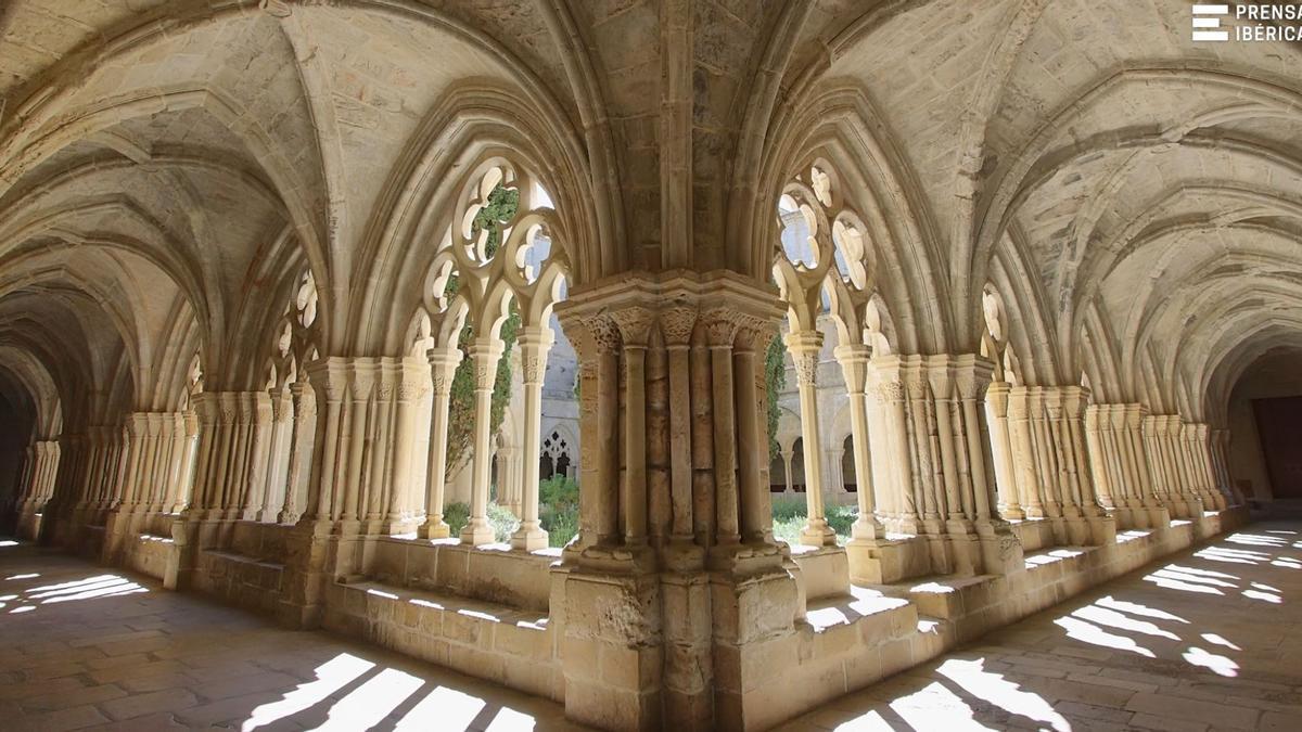 El pueblo medieval de Cataluña que tiene un monasterio Patrimonio de la Humanidad