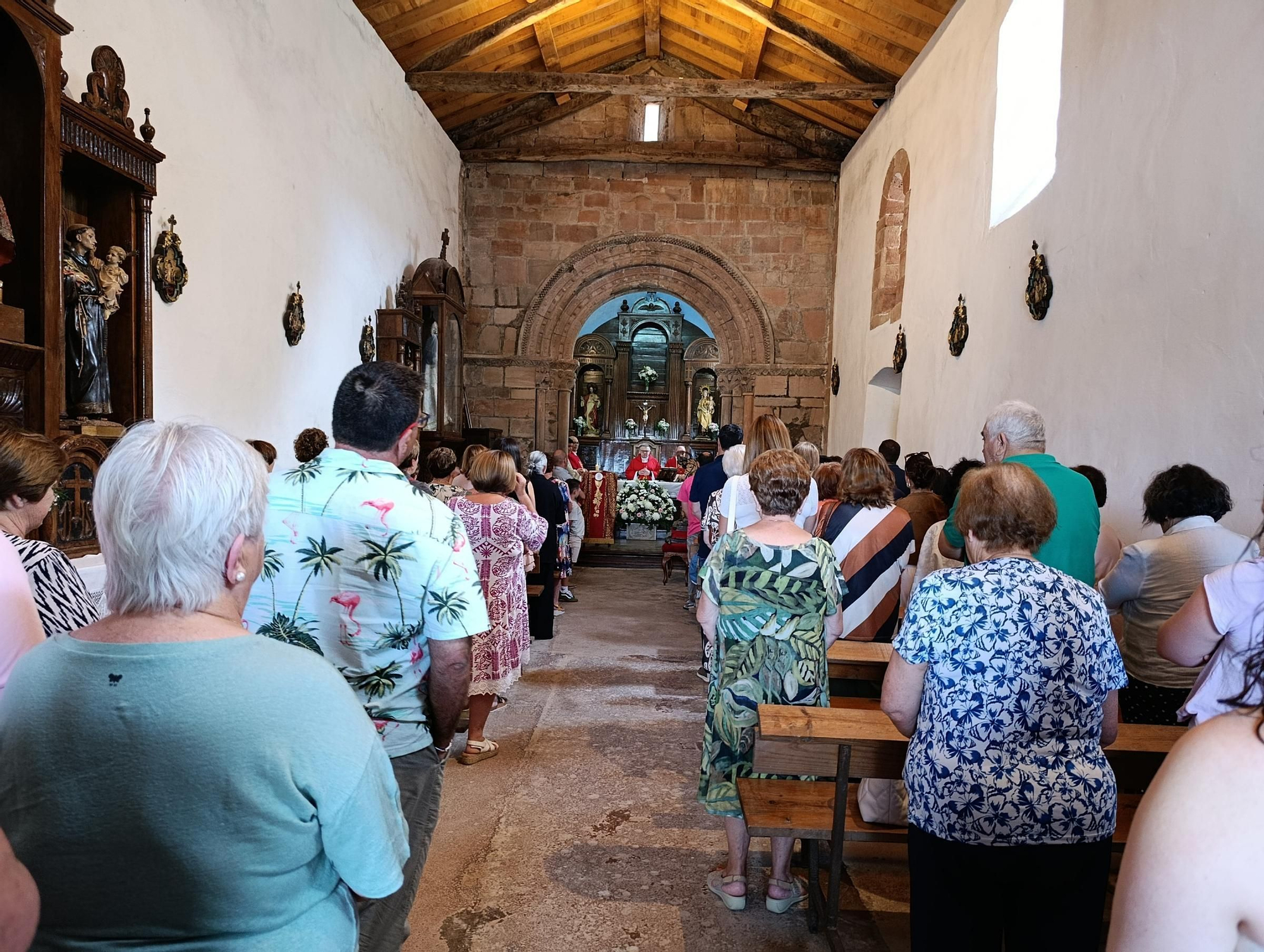 Arlós inicia sus fiestas con una misa en honor a Santiago
