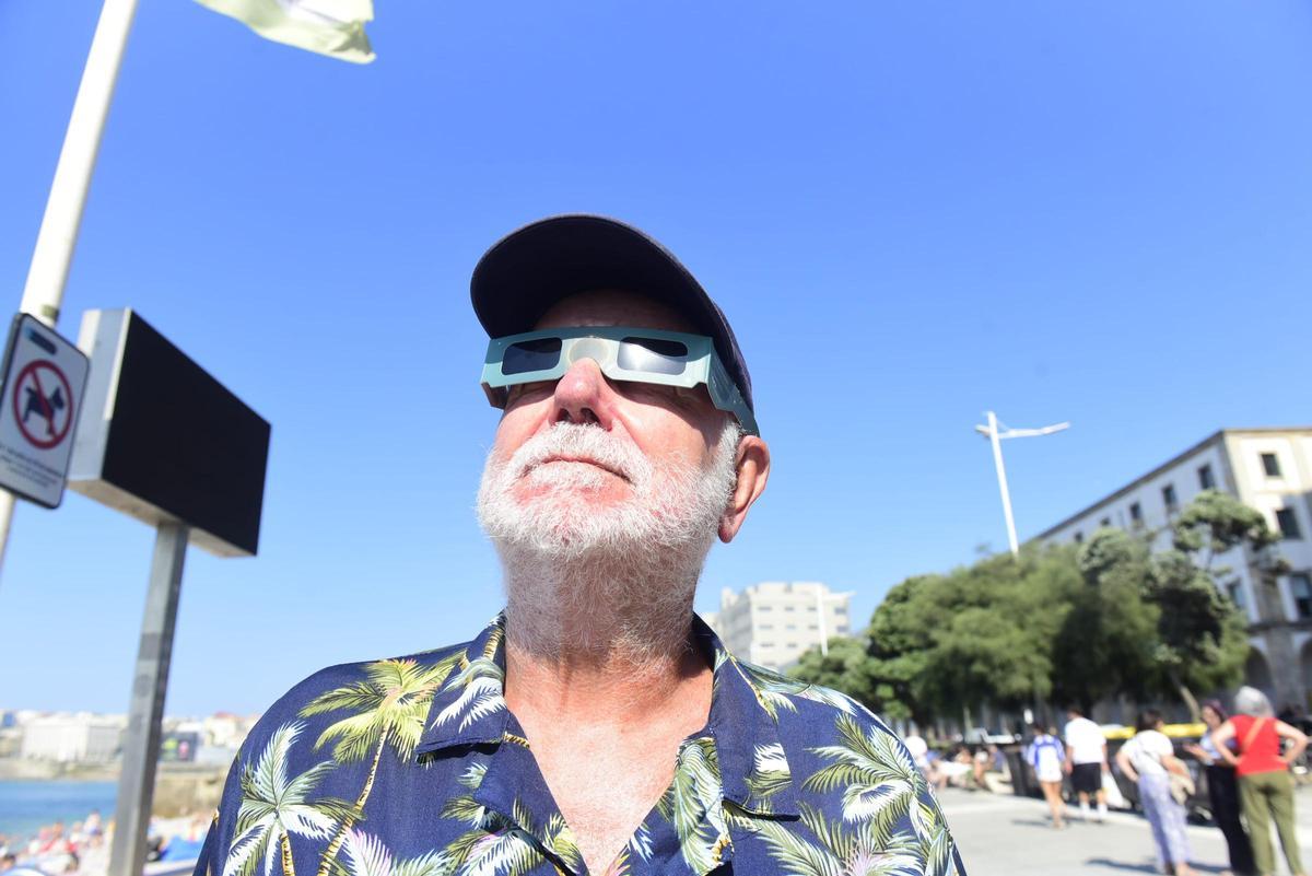De Riazor a la Torre de Hércules: gran expectación en A Coruña por el eclipse