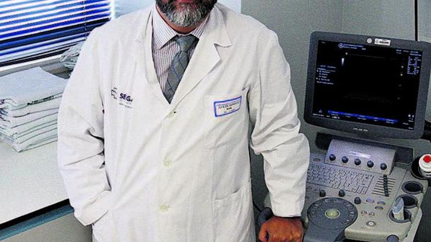 El doctor Javier Juan García.