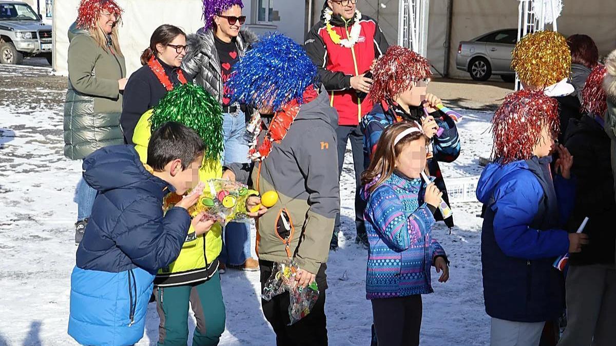 Los vecinos de Villamanín celebran el Gordo.
