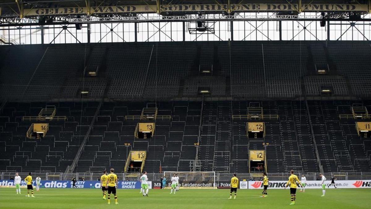 El fondo sur del estadio del Dortmund cerrado por sanción