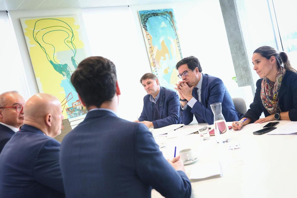 El ministro para la Transformación Digital y de la Función Pública, Óscar López se reúne con el consejero delegado de Oracle, Mike Sici