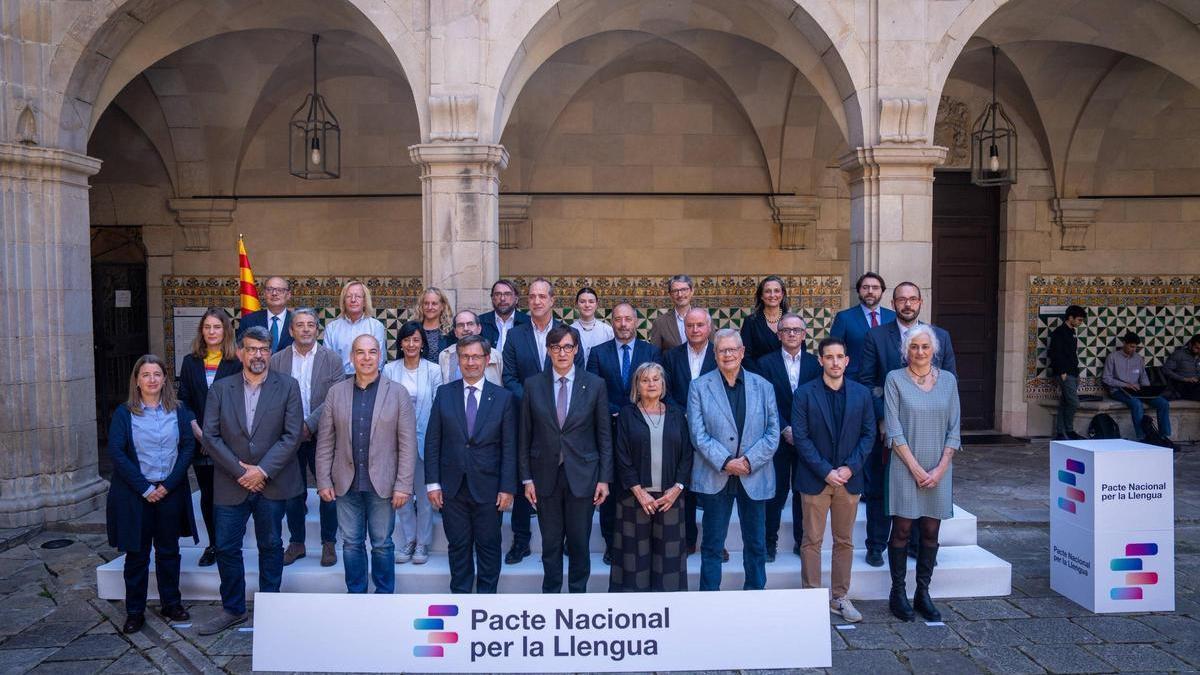 Acto de firma del Pacte Nacional per la Llengua