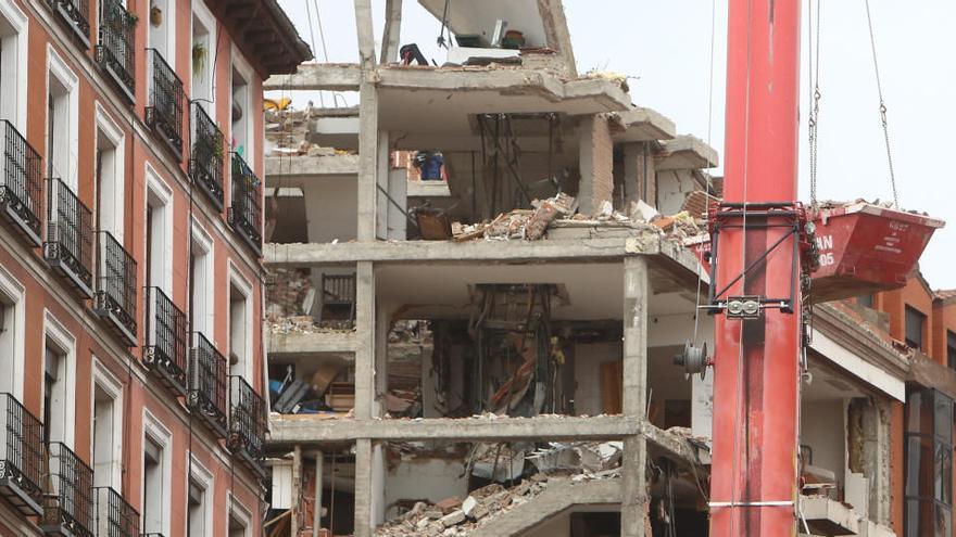 Vista del edificio que sufrió una explosión en la calle Toledo de Madrid
