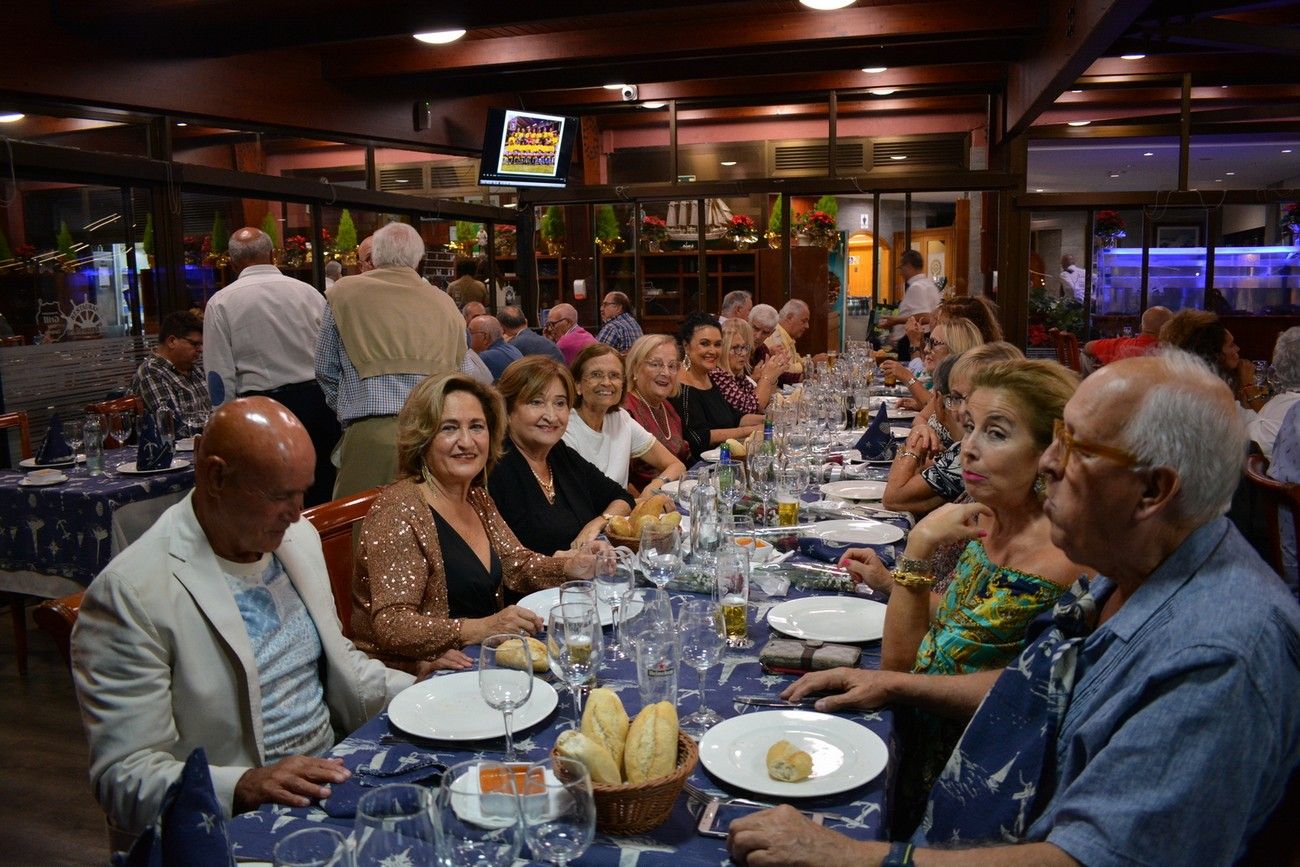 Los exjugadores de la UD Las Palmas celebran la tradicional cena de Navidad