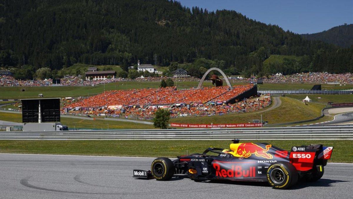 Verstappen logró una victoria con polémica en Austria