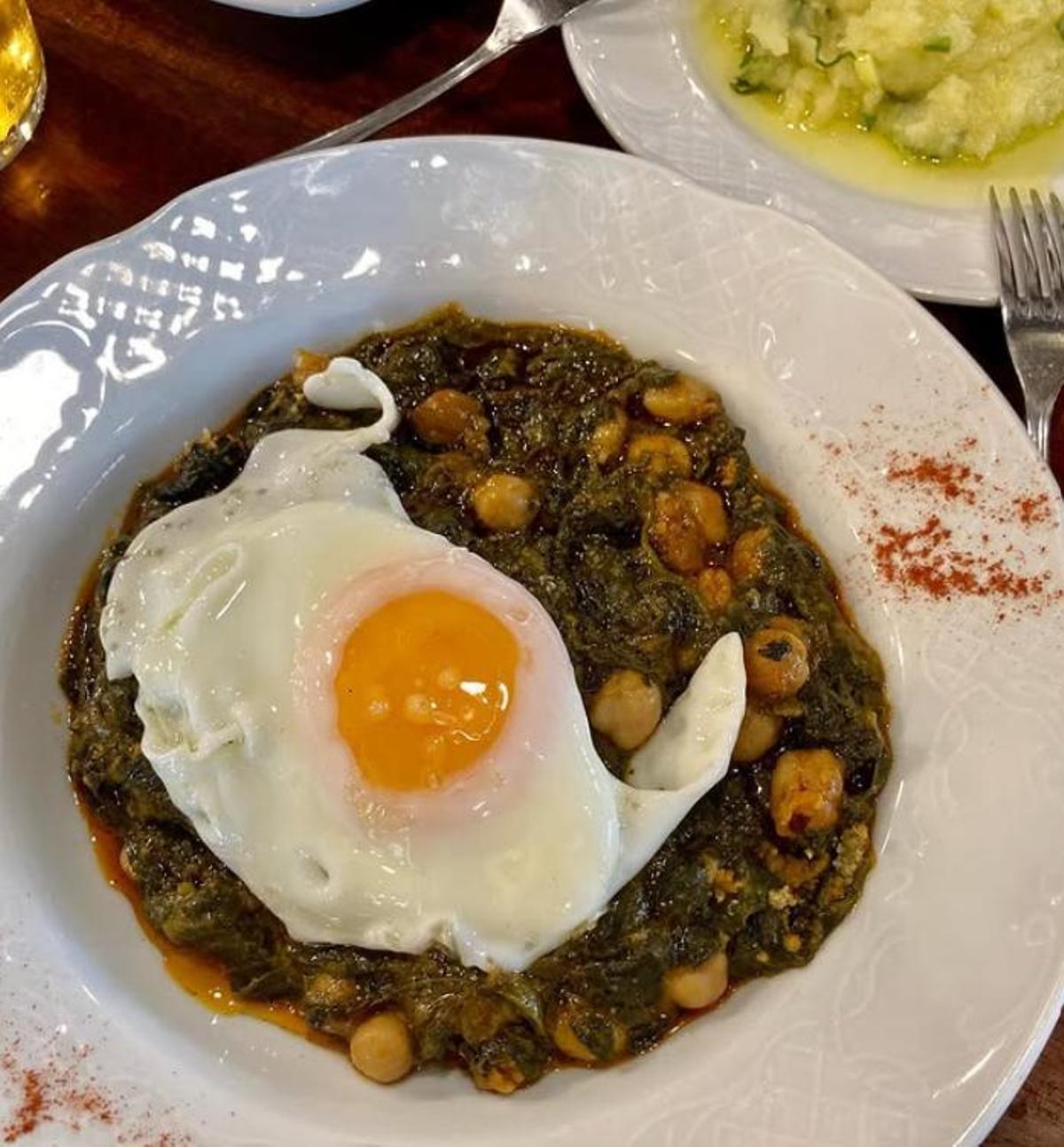 Espinacas con garbanzos de la Bodeguita Casablanca