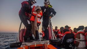 Rescate de la oenegé Sea Watch y la Guardia Costera italiana frente a Lampedusa.