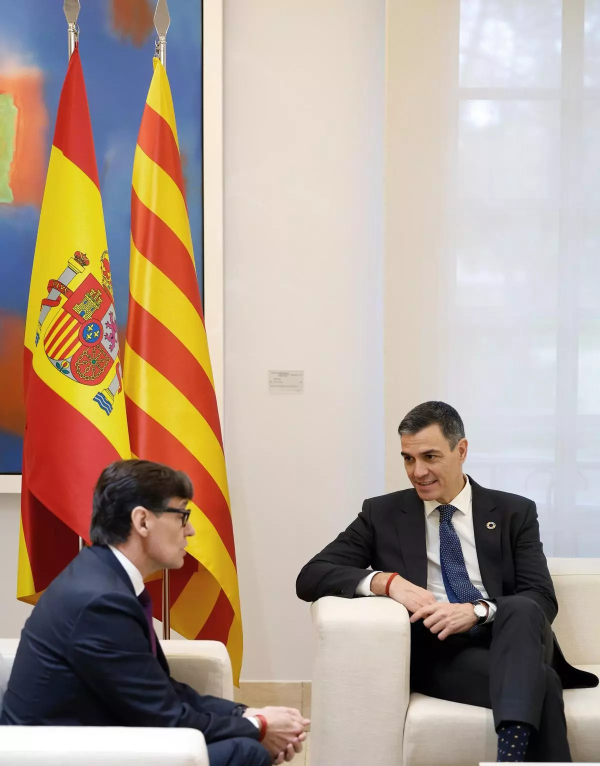 La reunión entre Pedro Sánchez y Salvador Illa en La Moncloa, en imágenes