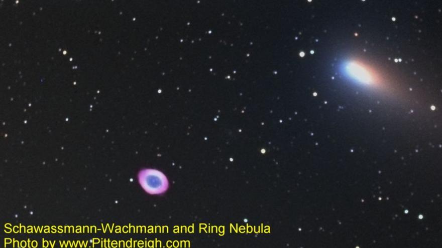 El cometa Schwassmann–Wachmann pasa por el campo de visión de la Nebulosa del Anillo el 7 de mayo de 2006.