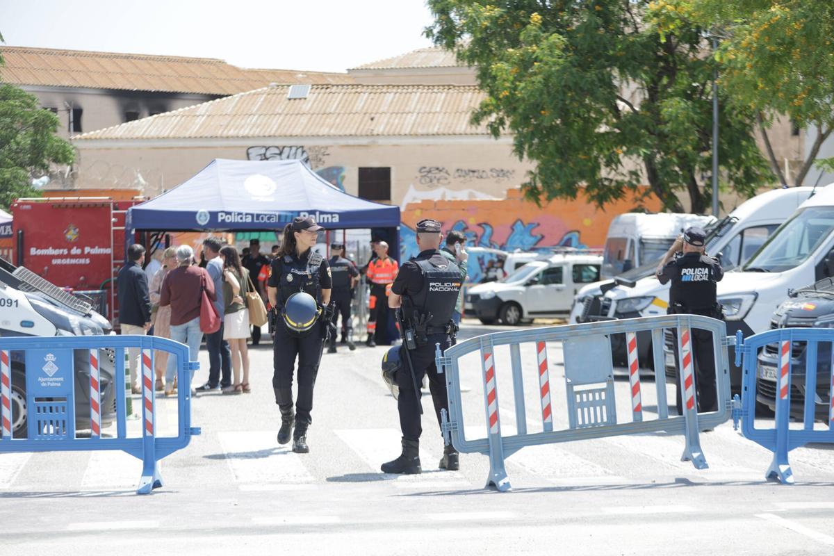 La Policía inicia el desalojo de la antigua cárcel de Palma