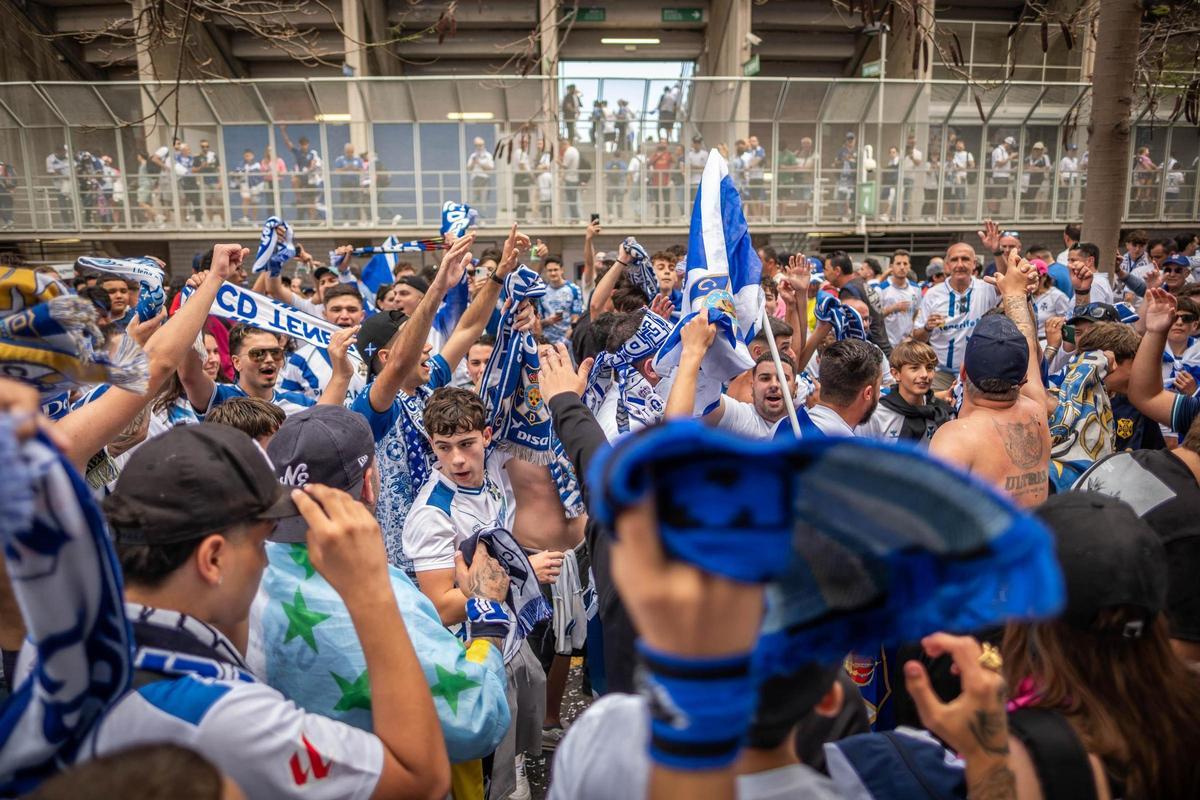 Así vive la afición del CD Tenerife la vuelta a Segunda División