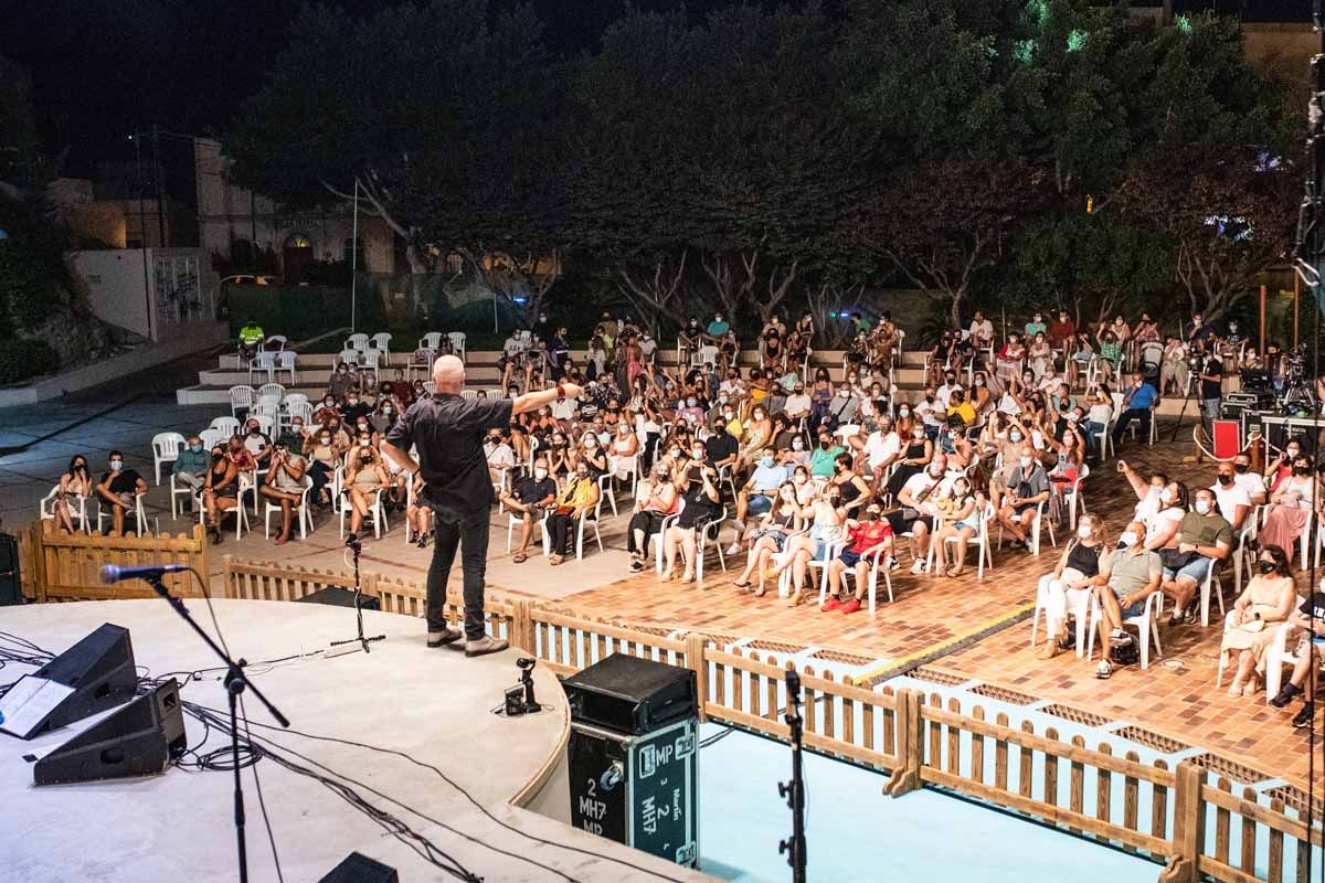 Joven Dolores llena el parque Reina Sofía en su retorno en directo