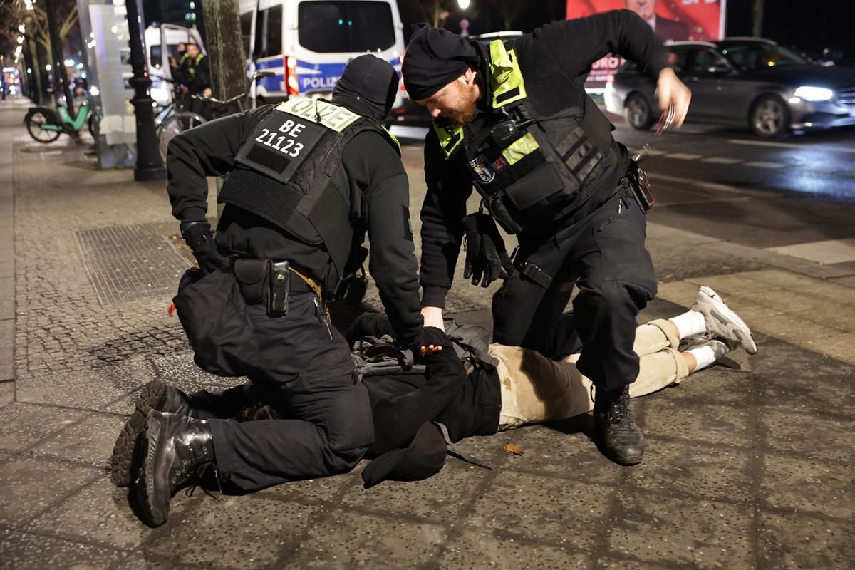 Un ferit greu en ser apunyalat en el monument a l'Holocaust de Berlín