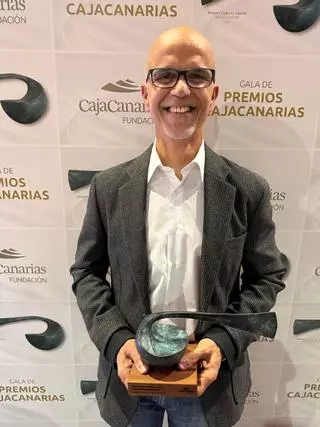 Román del Pino González, poeta: "La poesía es un trance onírico del lenguaje, pero también es un estado de transición y resistencia"