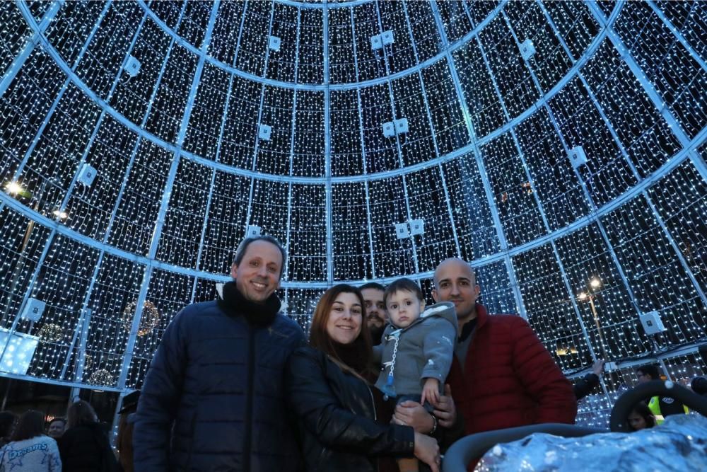 Ya es Navidad en Vigo: 10 milllones de luces para marcar una historia. // A. Villar | J. Lores | J. Álvarez | C. Delgado | M. Romero