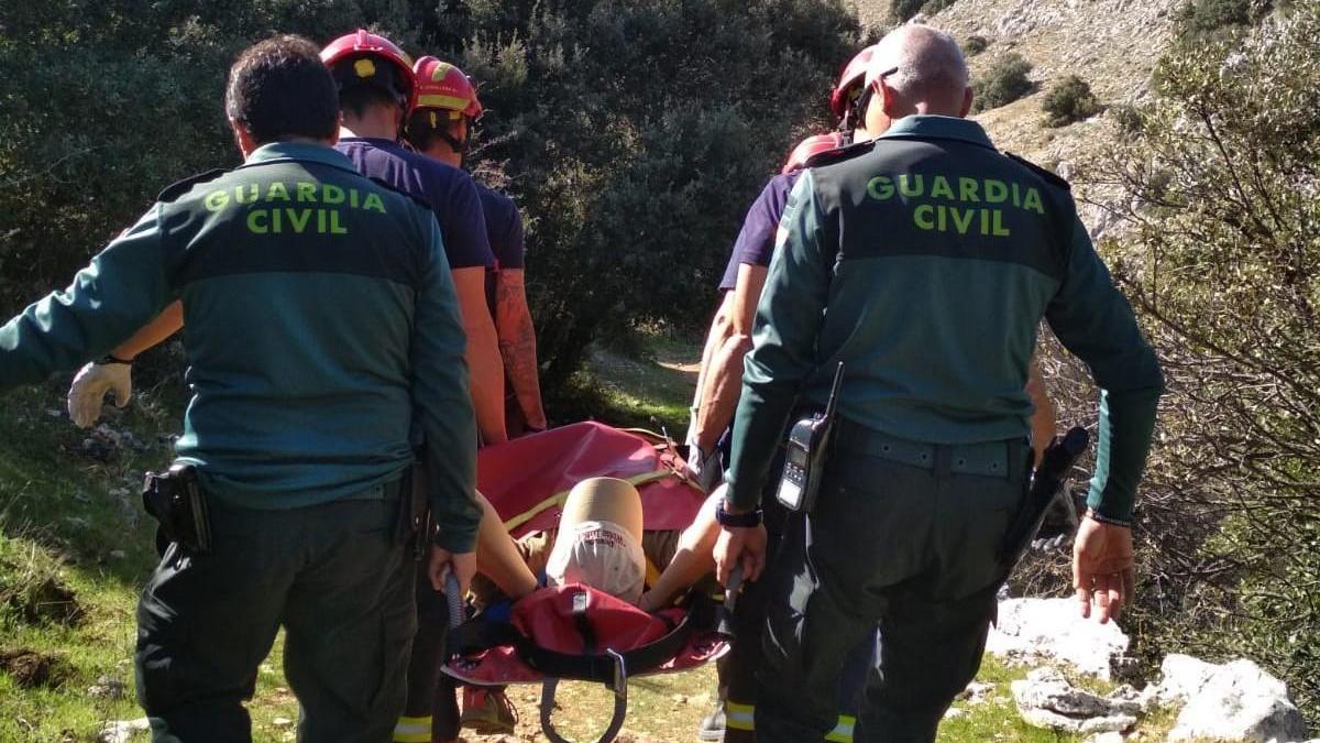 La Guardia Civil rescata a un senderista herido en la sierra de Zuheros