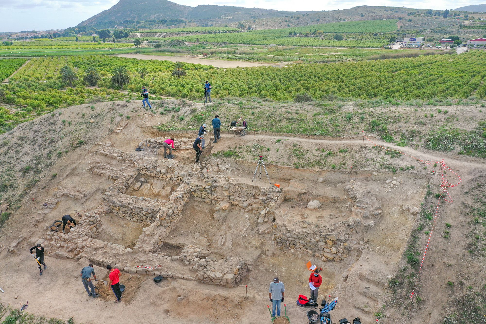 Excavaciones arqueológicas en el yacimiento de Los Saladares