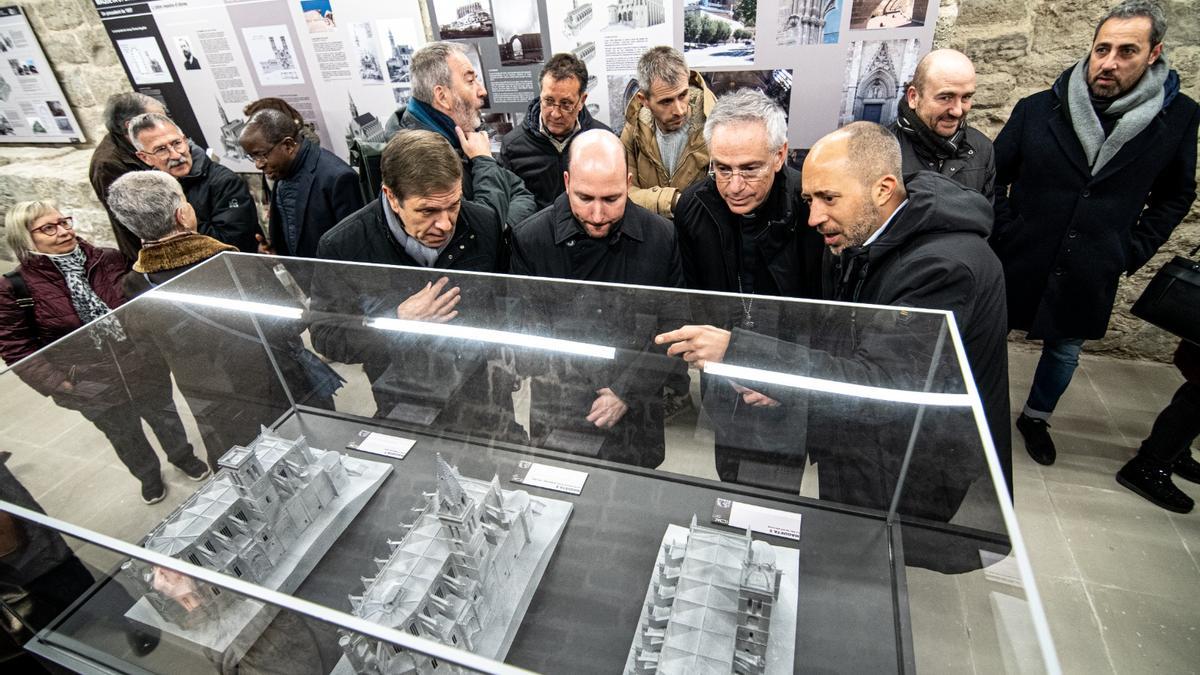 Presentació de l'exposició amb les maquetes de l'evolució de la Seu