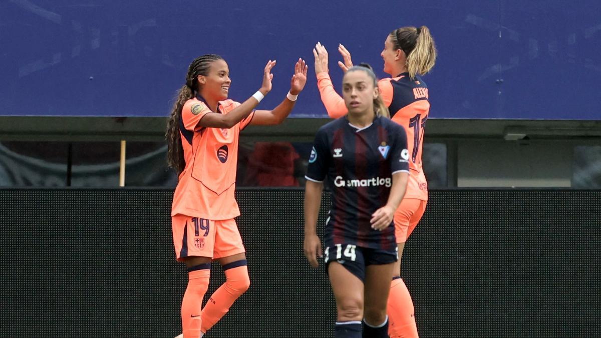Vicky López celebra con Alexia su gol en Ipurúa
