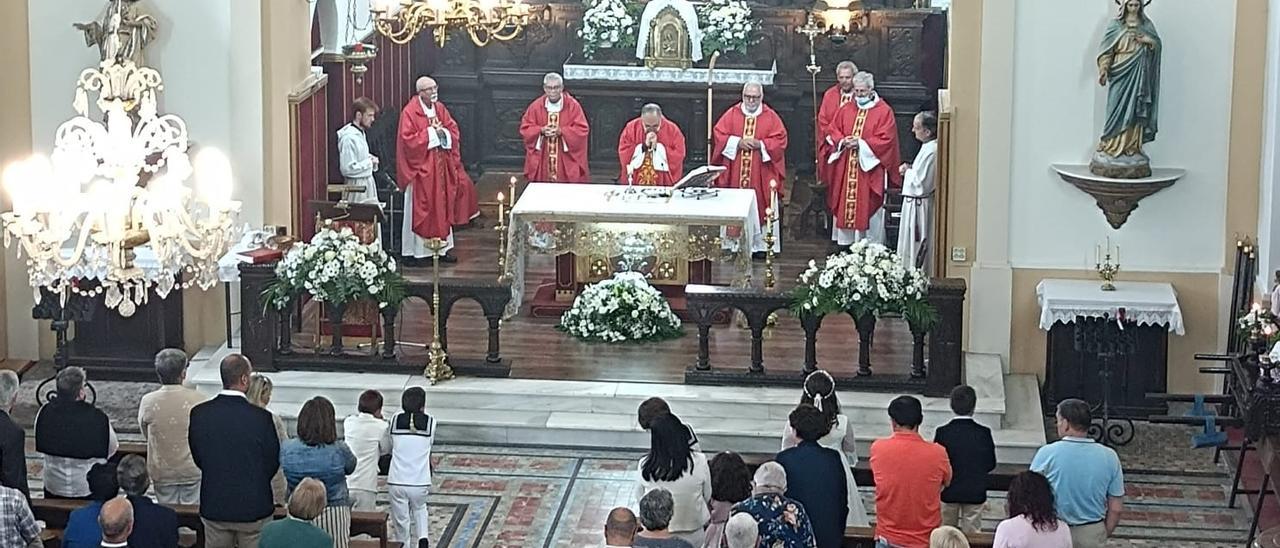 El arzobispo de Oviedo, Jesús Sanz Montes, durante la homilia.