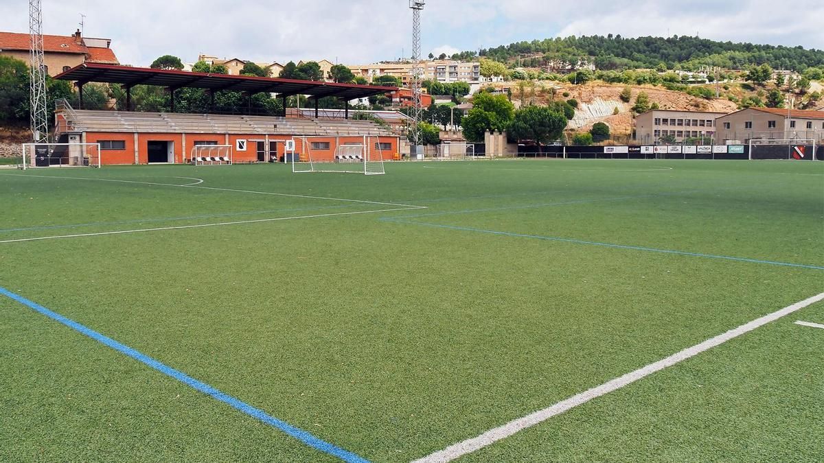 Una imatge del camp de futbol amb la gespa actual
