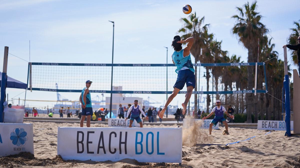 Partido del BeachBol Valencia en la LNVP Masculina.