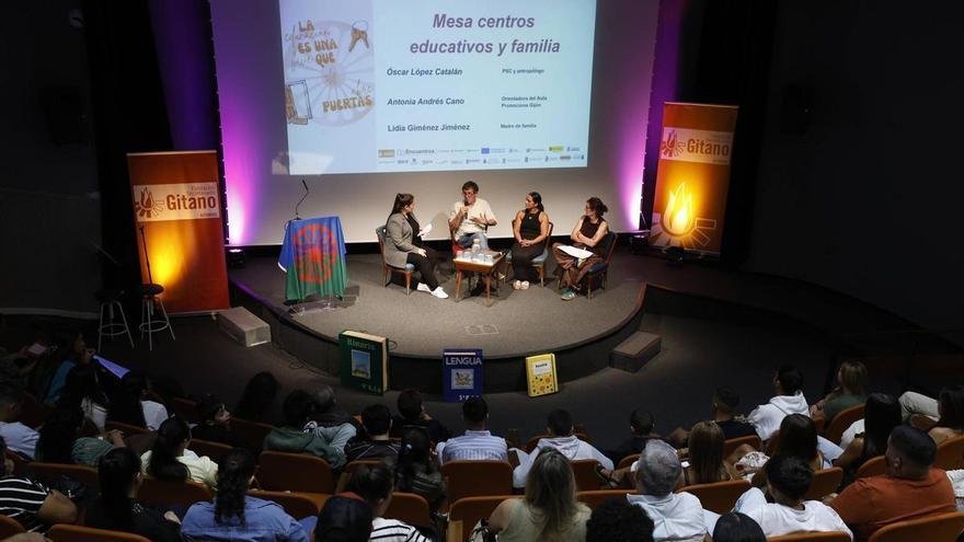 Encuentro en la Laboral de Estudiantes y Familias Gitanas de Asturias