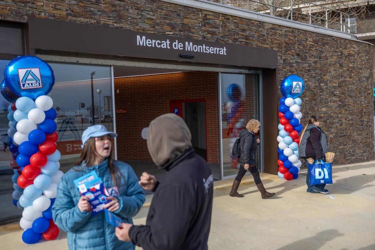 Apertura de puertas del supermercado Aldi en el futuro mercado de Montserrat