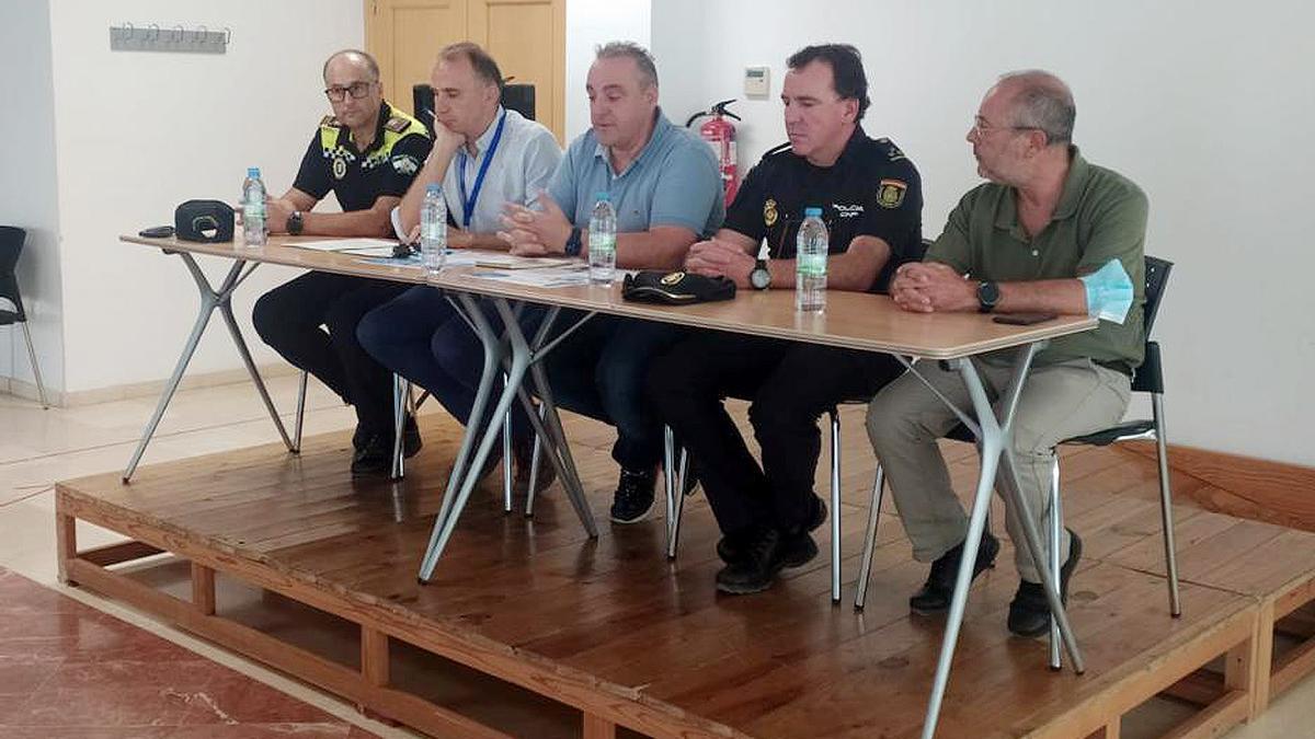 Un momento de la reunión en torno a la sumisión química celebrada en Antequera.