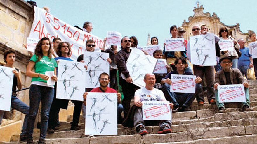 Miembros del Comitè en la escalinata de Santa Margalida.