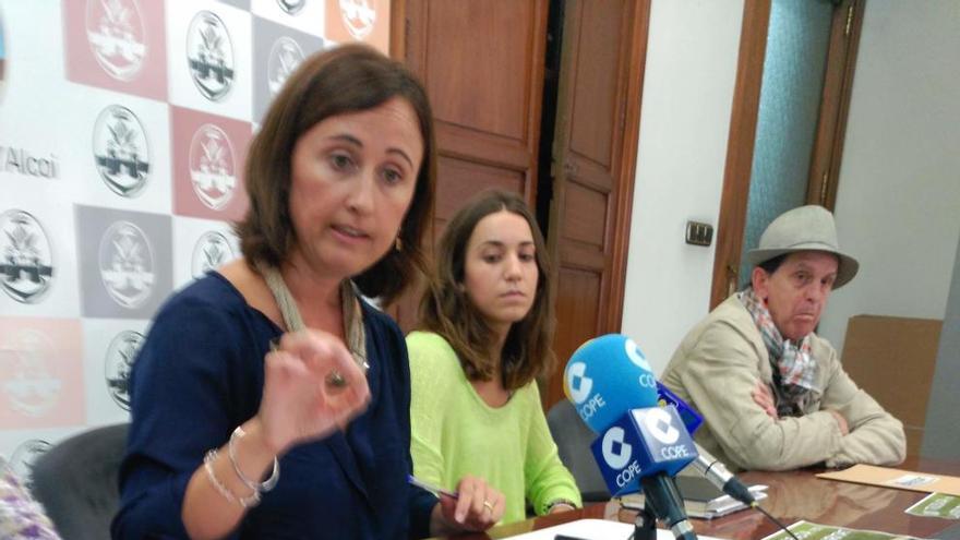 Aroa Mira durante la presentación de la Trobada